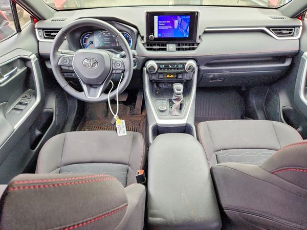 2025 TOYOTA RAV4 SE