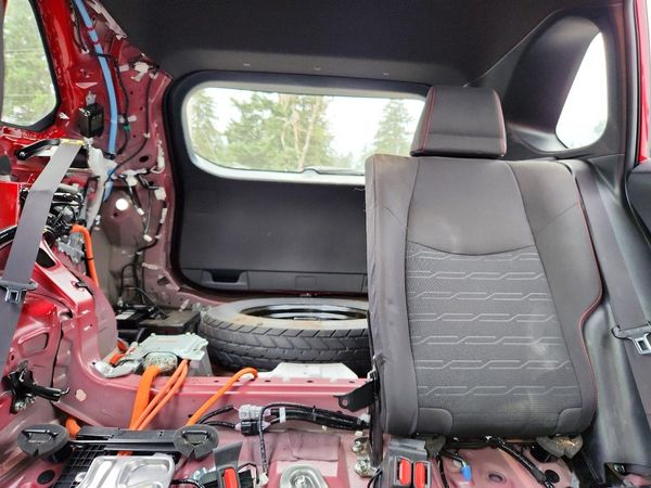 2025 TOYOTA RAV4 SE