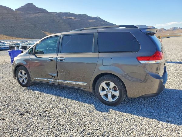 2014 TOYOTA SIENNA