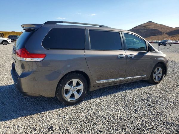 2014 TOYOTA SIENNA