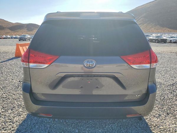 2014 TOYOTA SIENNA