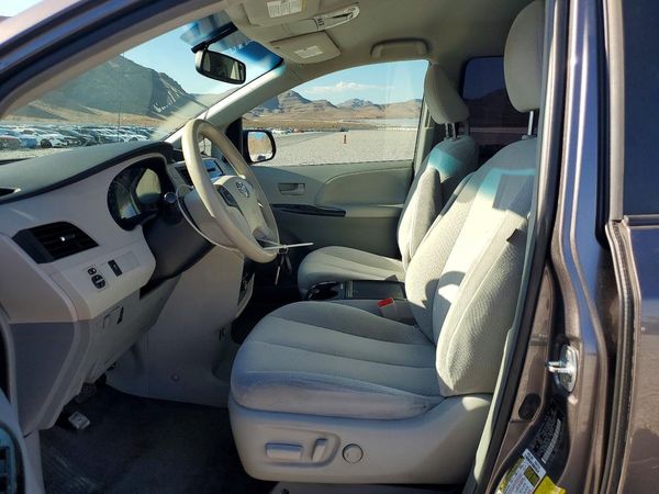 2014 TOYOTA SIENNA