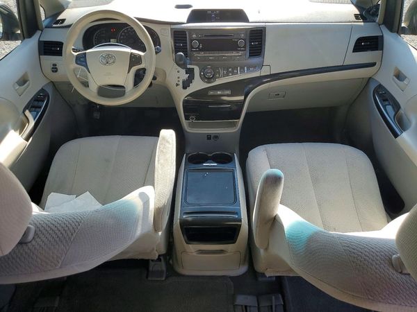 2014 TOYOTA SIENNA