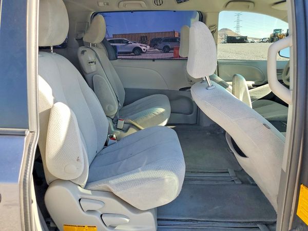 2014 TOYOTA SIENNA