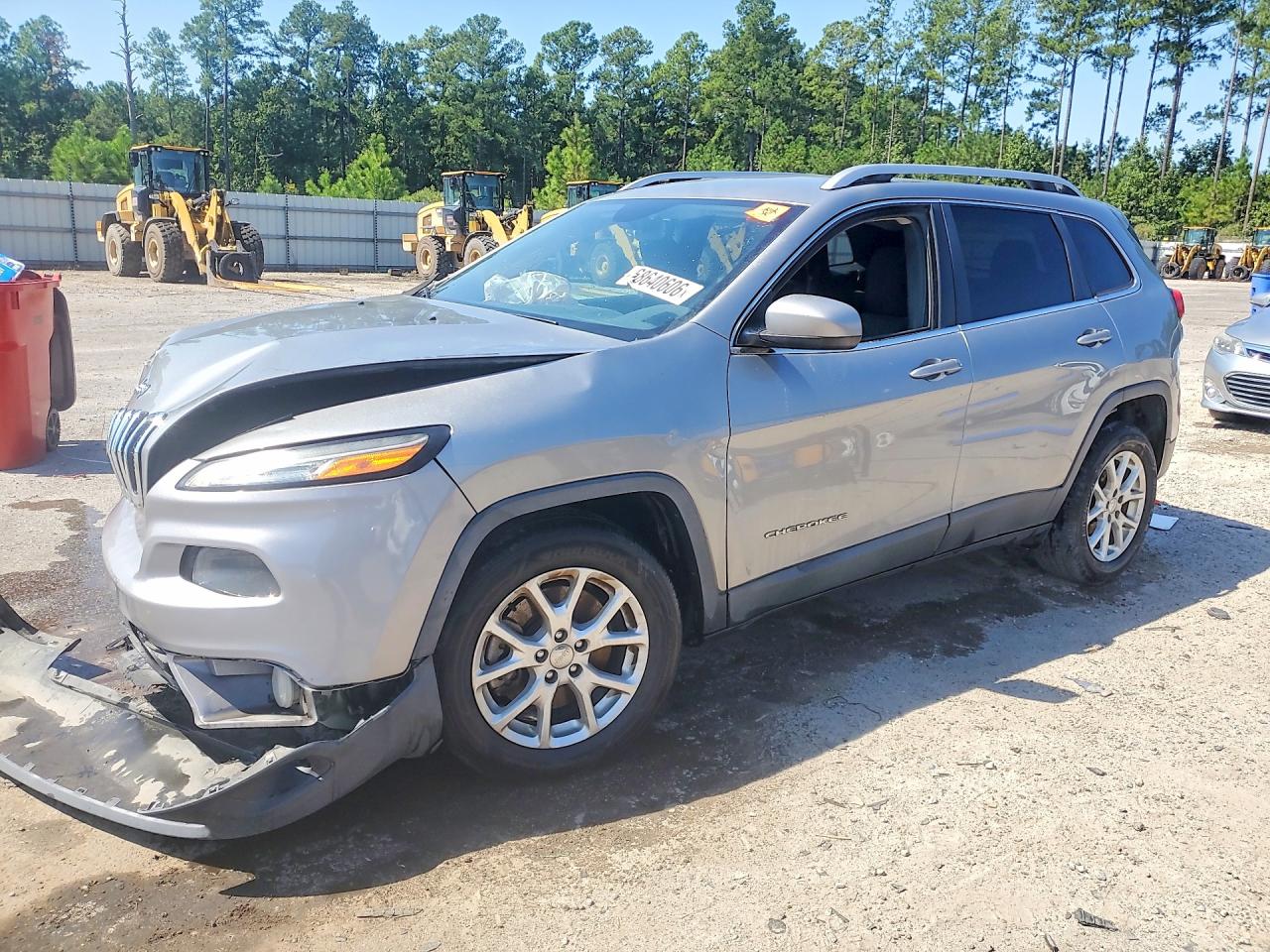 2016 JEEP CHEROKEE Latitude/Longitude/North — Front 3/4
