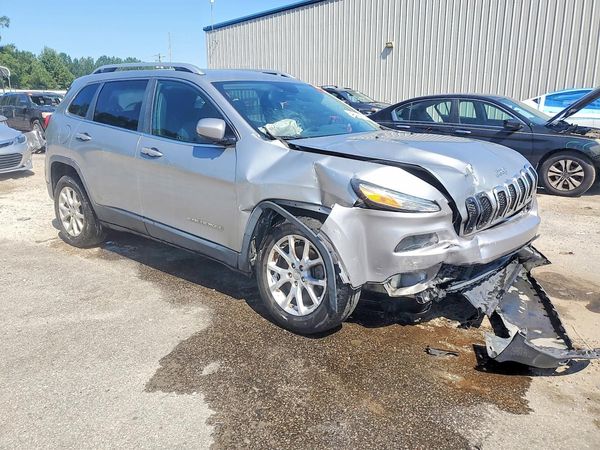 2016 JEEP CHEROKEE Latitude/Longitude/North — Passenger 3/4
