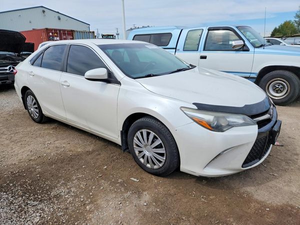 2015 TOYOTA CAMRY — Passenger 3/4
