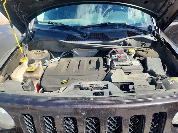 2014 JEEP PATRIOT Sport — Engine bay