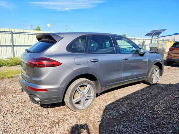 2017 PORSCHE CAYENNE — PSRA
