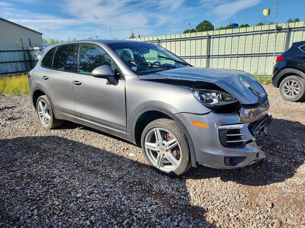 2017 PORSCHE CAYENNE — Passenger 3/4