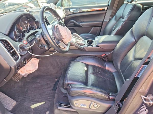 2017 PORSCHE CAYENNE — DENT