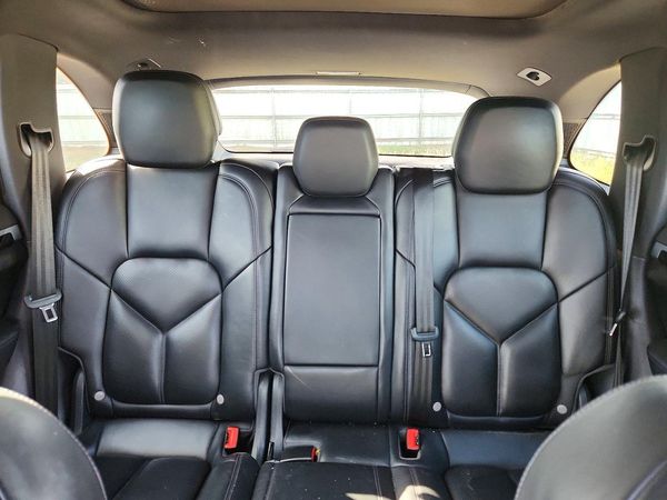 2017 PORSCHE CAYENNE — SUVN