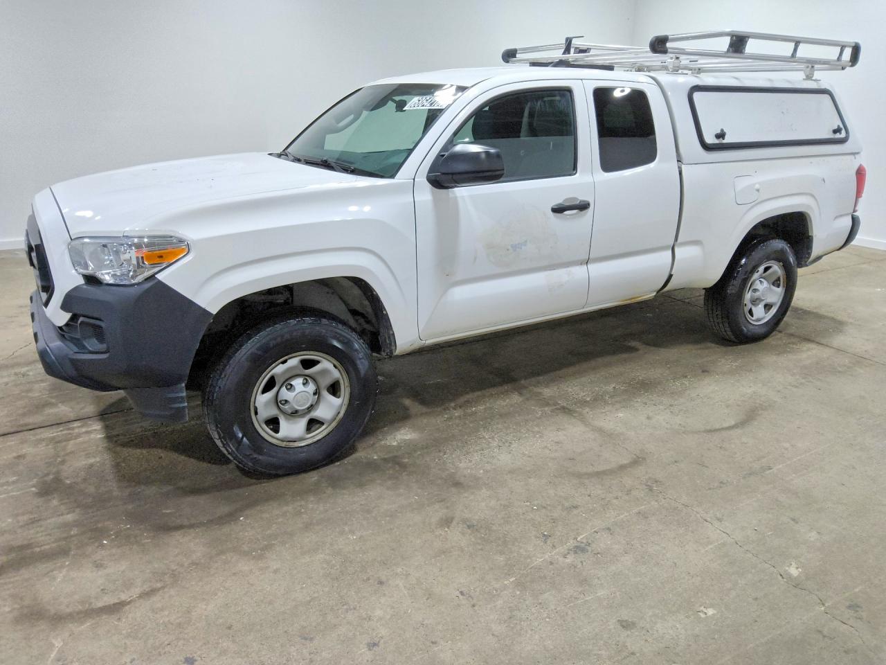 2022 TOYOTA TACOMA SR5 — Front 3/4