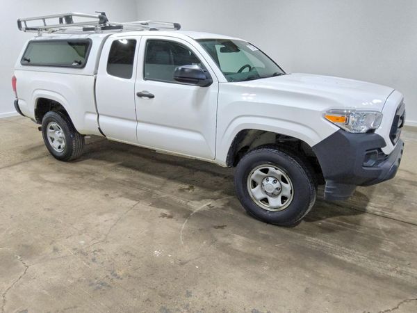 2022 TOYOTA TACOMA SR5 — Passenger 3/4