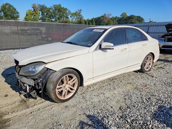 2014 MERCEDES-BENZ C C250 — Front 3/4
