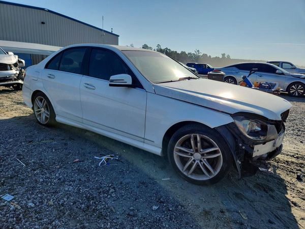 2014 MERCEDES-BENZ C C250 — Passenger 3/4