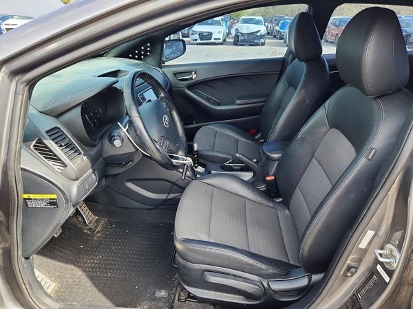 2016 KIA FORTE5 TOP (High Grade) — DENT