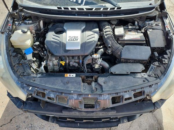 2016 KIA FORTE5 TOP (High Grade) — Engine bay