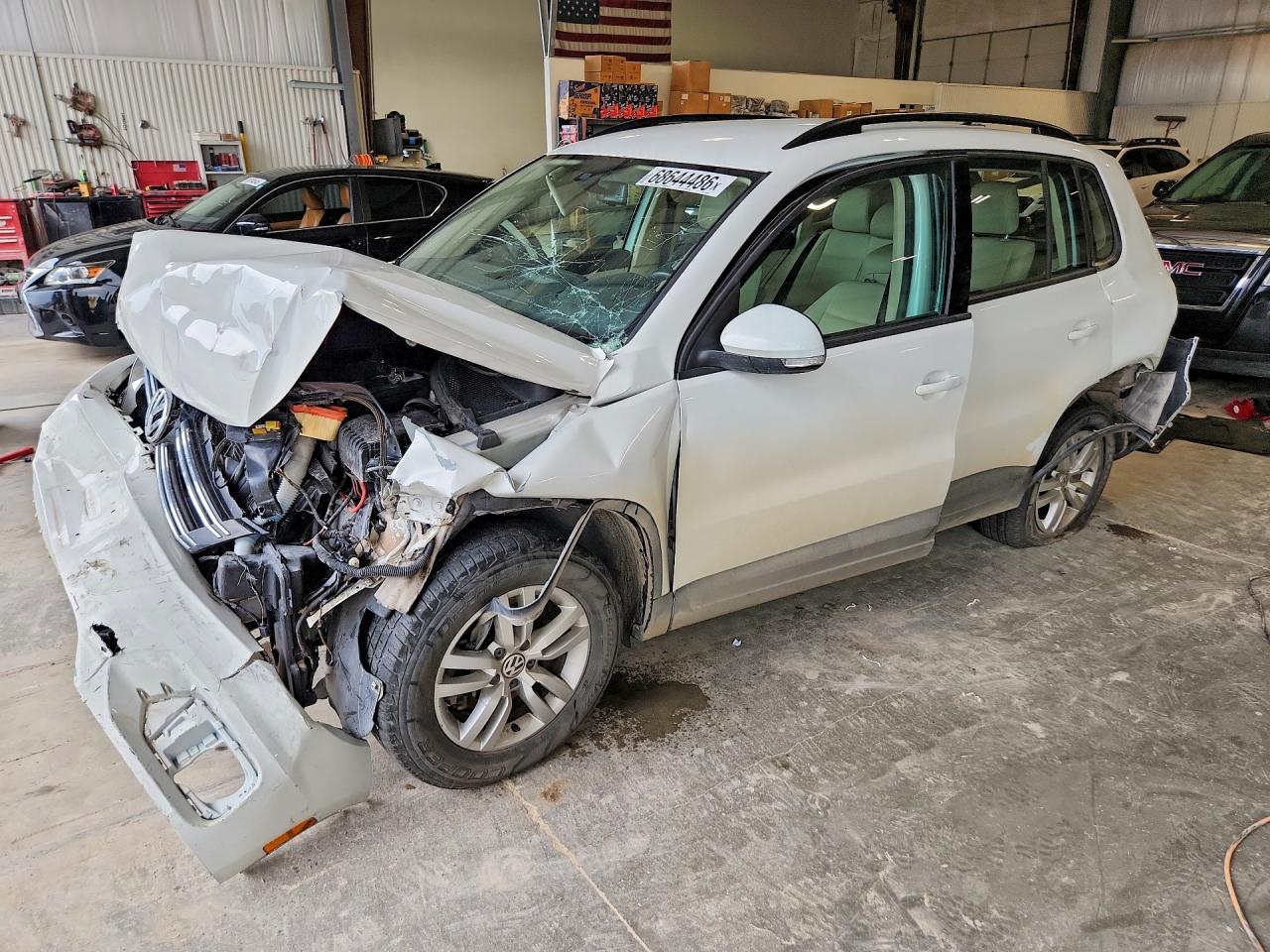 2017 VOLKSWAGEN TIGUAN — Front 3/4