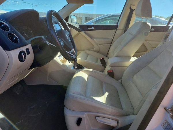2017 VOLKSWAGEN TIGUAN — DENT