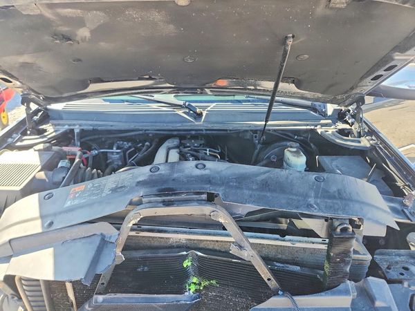 2012 CHEVROLET SUBURBAN LTZ — Engine bay