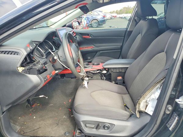 2021 TOYOTA CAMRY LE — DENT