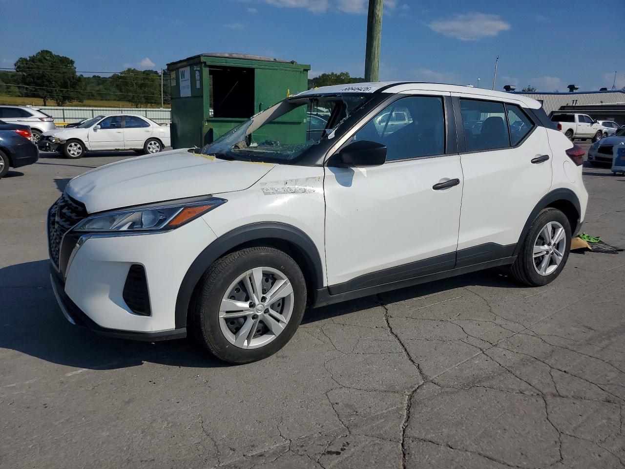 2024 NISSAN KICKS