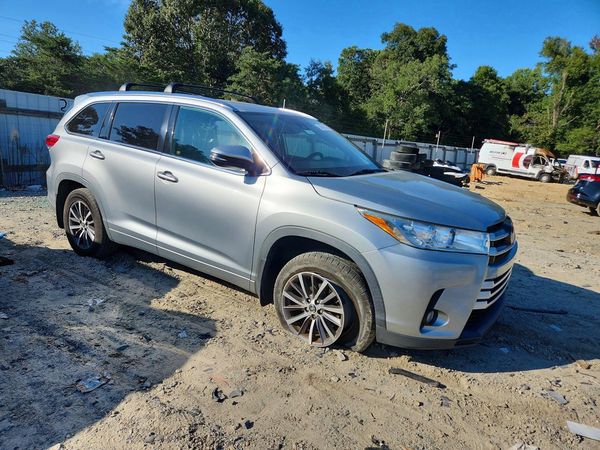 2018 TOYOTA HIGHLANDER SE/XLE