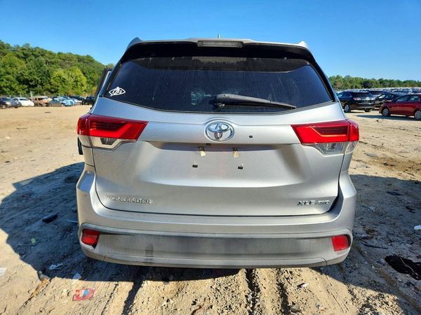 2018 TOYOTA HIGHLANDER SE/XLE