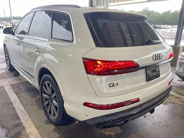 2023 AUDI Q7 quattro Premium Plus