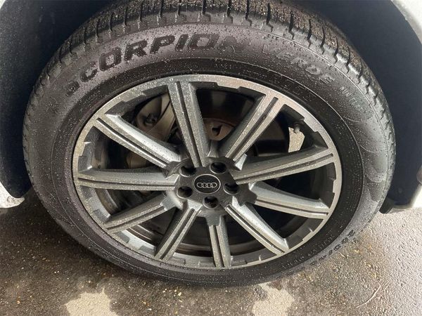 2023 AUDI Q7 quattro Premium Plus