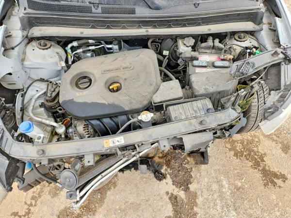 2013 KIA SOUL All Trims — Engine bay
