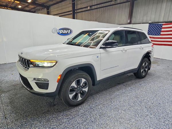 2024 JEEP GRAND CHEROKEE Limited 4XE — Front 3/4