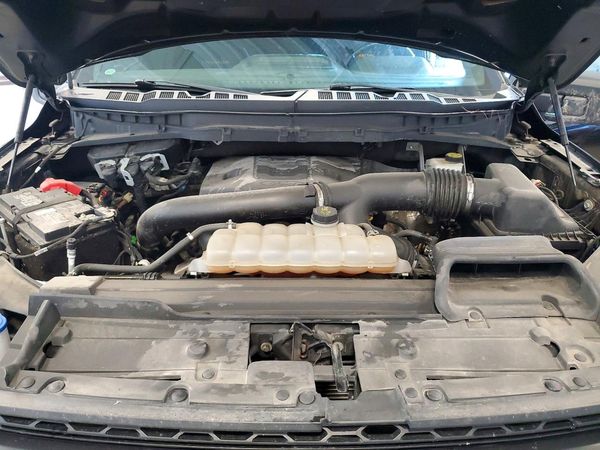 2022 FORD F150 SuperCrew — Engine bay