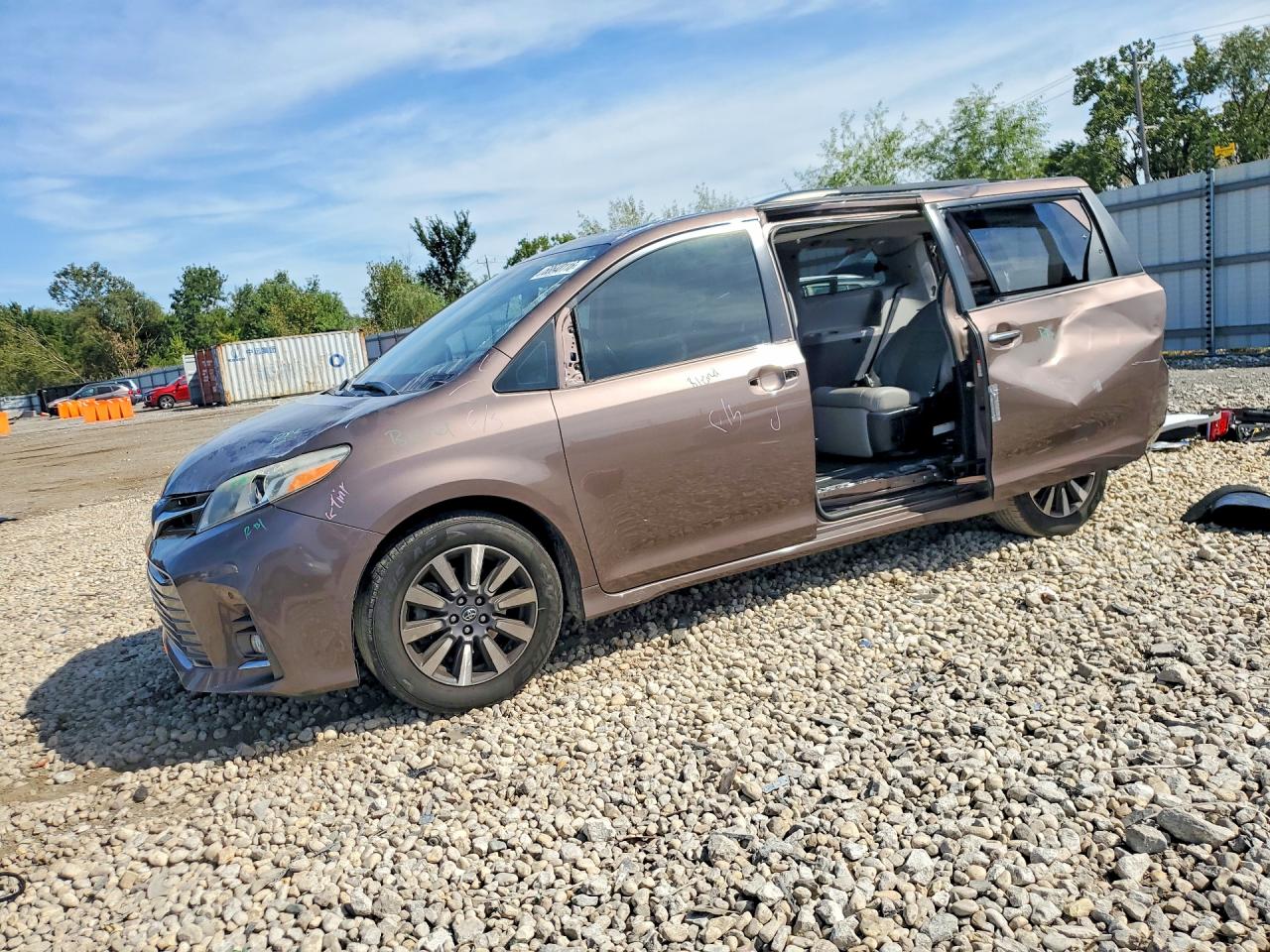 2018 TOYOTA SIENNA