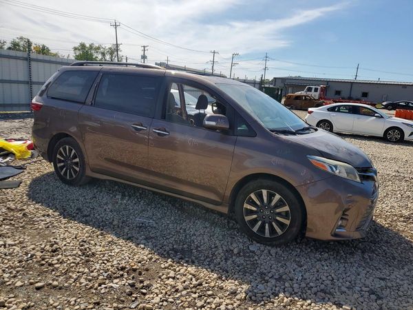 2018 TOYOTA SIENNA