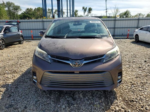 2018 TOYOTA SIENNA