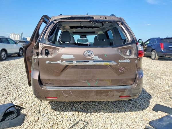 2018 TOYOTA SIENNA