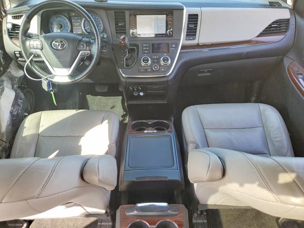 2018 TOYOTA SIENNA