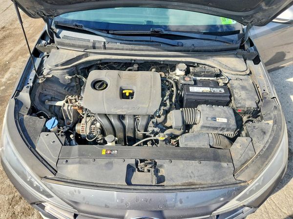 2019 HYUNDAI ELANTRA — Engine bay