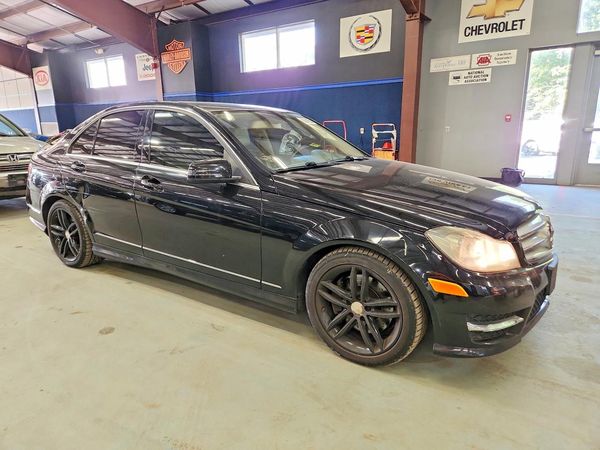 2013 MERCEDES-BENZ C C300 — Passenger 3/4