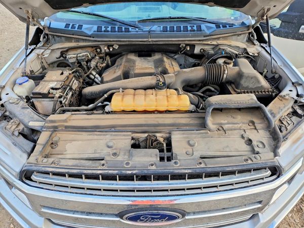2018 FORD F150 — Engine bay