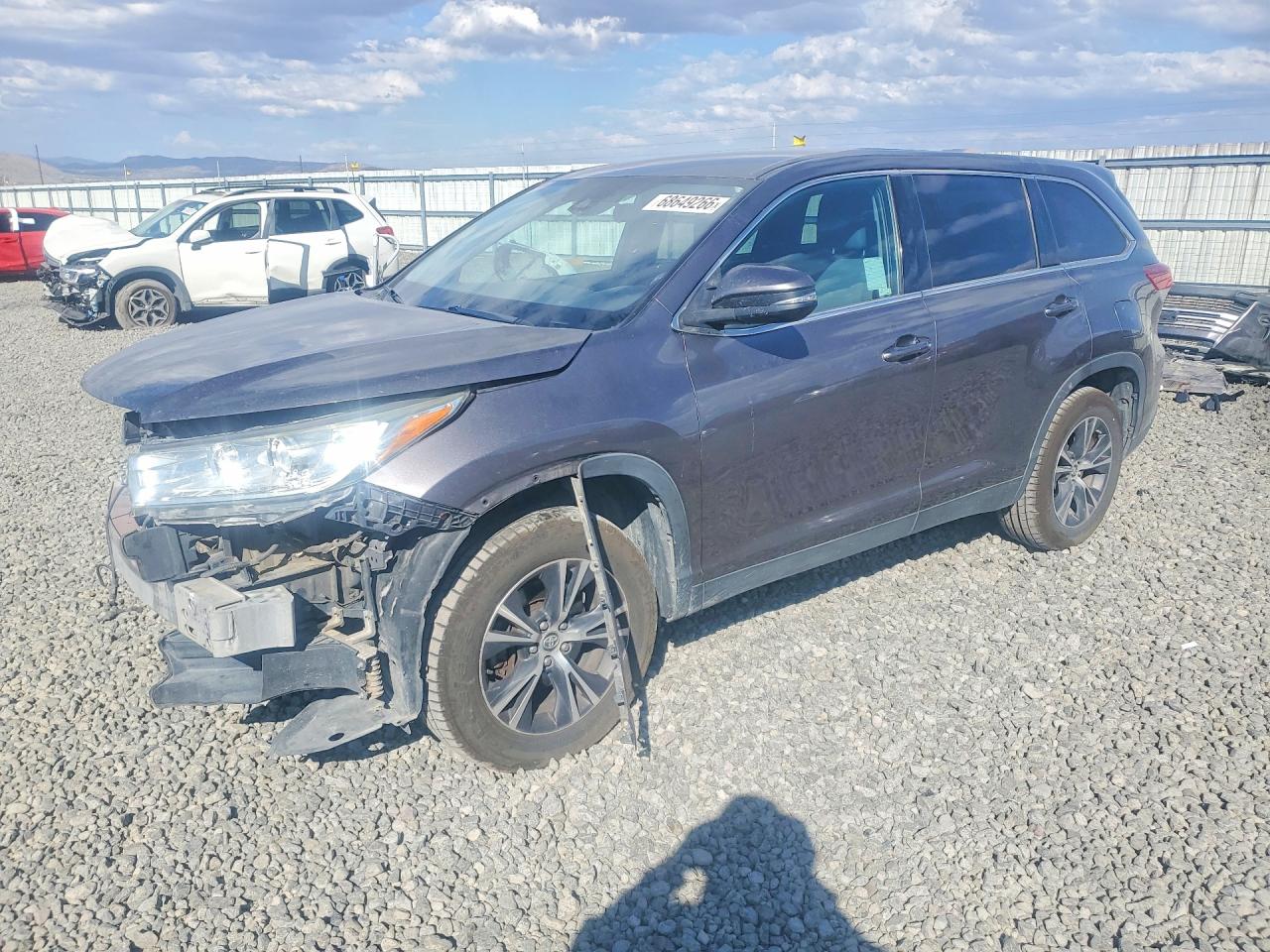 2019 TOYOTA HIGHLANDER — Front 3/4