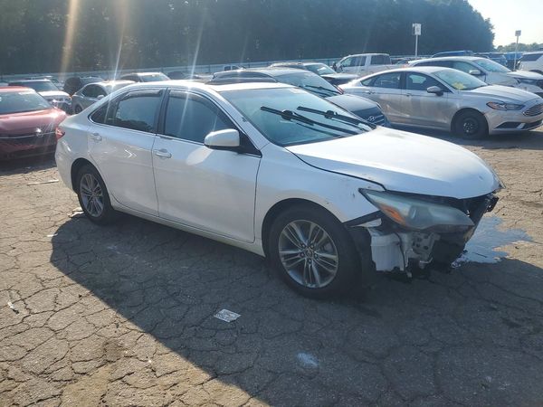 2015 TOYOTA CAMRY — Passenger 3/4