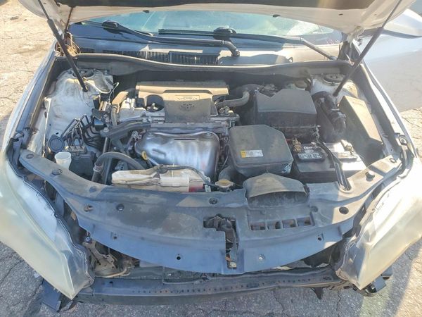 2015 TOYOTA CAMRY — Engine bay