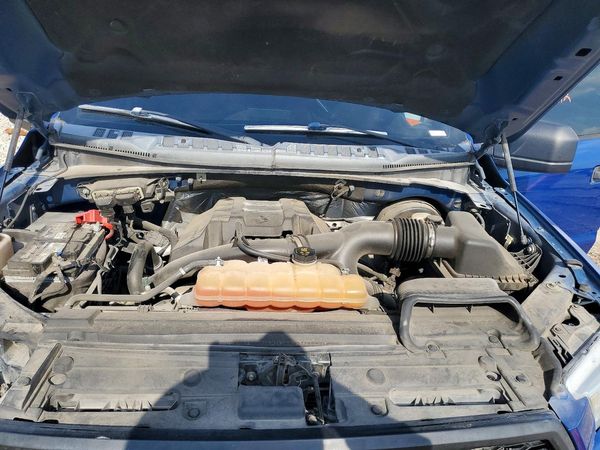 2017 FORD F150 — Engine bay