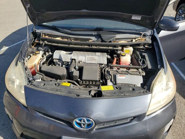 2012 TOYOTA PRIUS — Engine bay