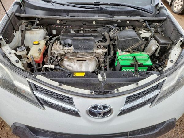 2013 TOYOTA RAV4 Sports — Engine bay