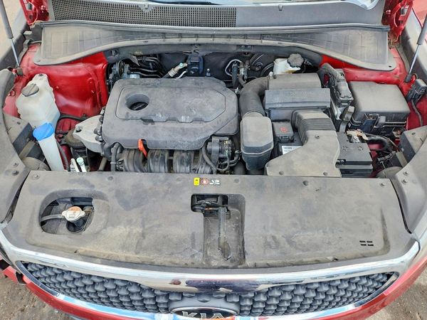 2017 KIA SORENTO — Engine bay