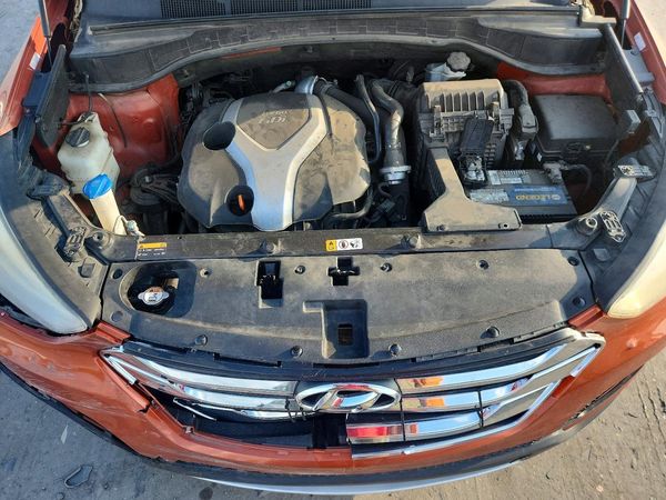 2013 HYUNDAI SANTA FE Sport Turbo Tech — Engine bay